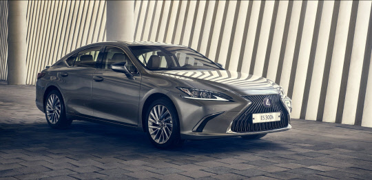 사진은 렉서스 ES 300h 모델. <토요타 코리아 제공>